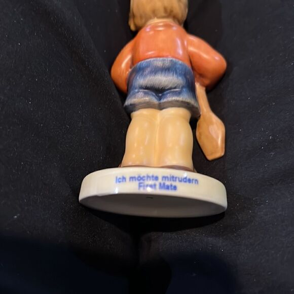 Hummel Figurine “First Mate” Exclusive Edition for Club Members - Picture 4 of 7